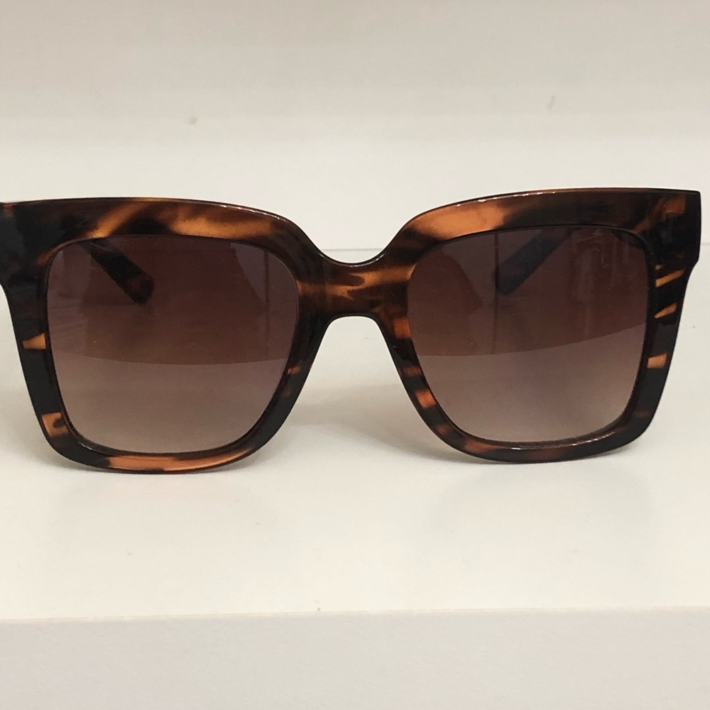 Quay Spotted Sunglasses